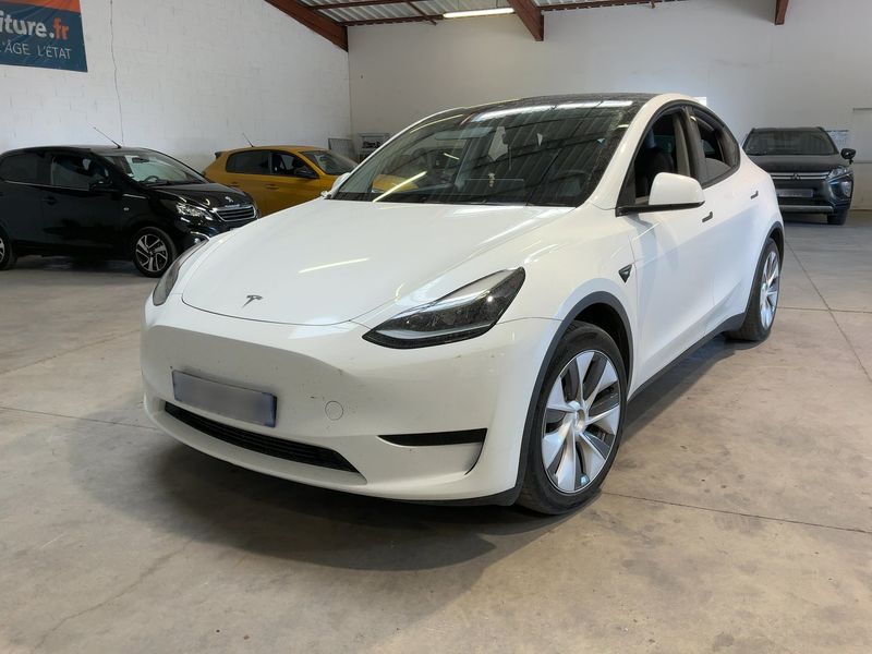 Tesla Model Y Standard Range — 1/8