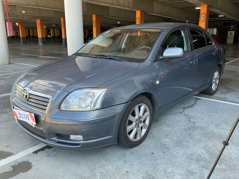 Toyota Avensis 1.8 — 1/8