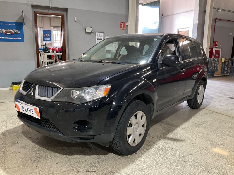 Mitsubishi Outlander 2.0 DI-D — 1/8