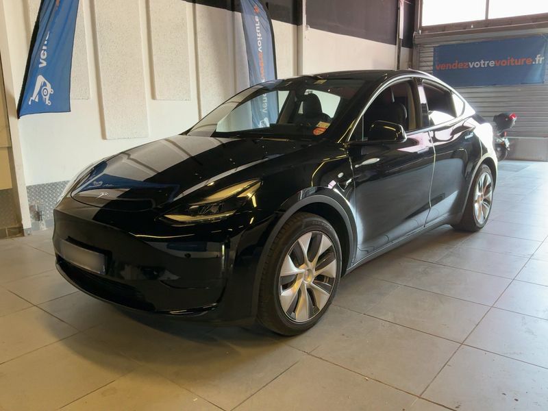 Tesla Model Y Standard Range — 1/8