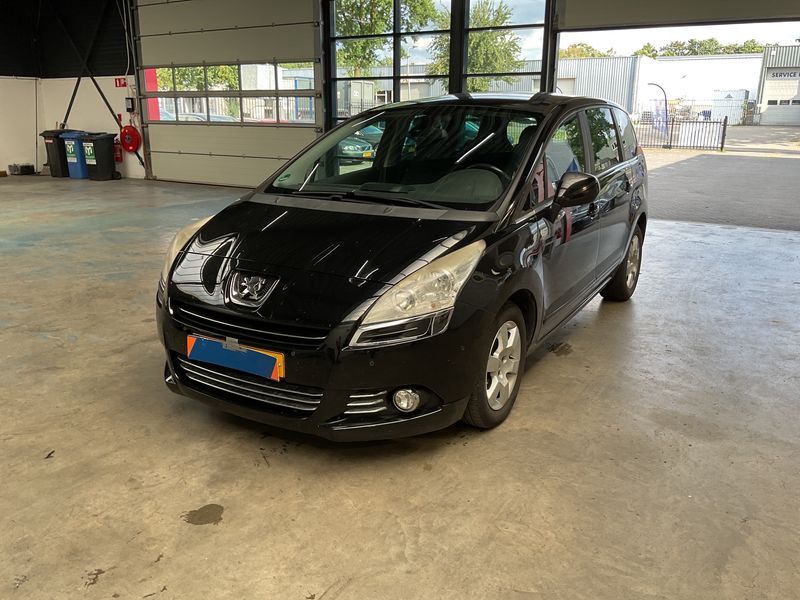 Peugeot 5008 1.6 e-HDi — 1/8