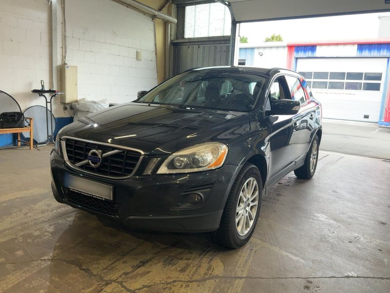 Volvo XC60 2.4 D4 — 1/8