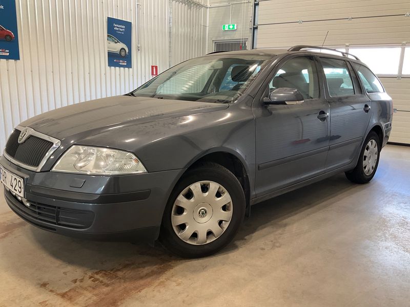 Skoda Octavia 1.6 — 1/8