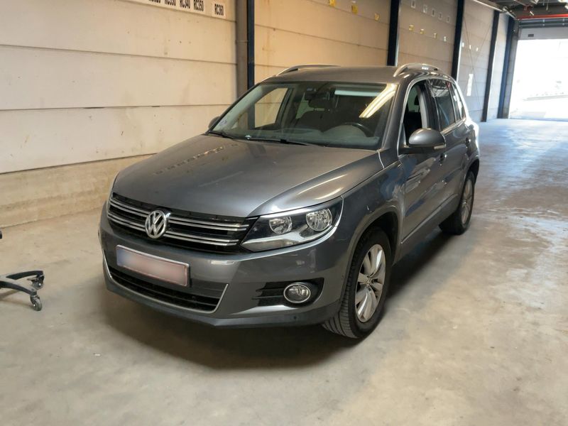 Volkswagen Tiguan 2.0 TSI — 1/8
