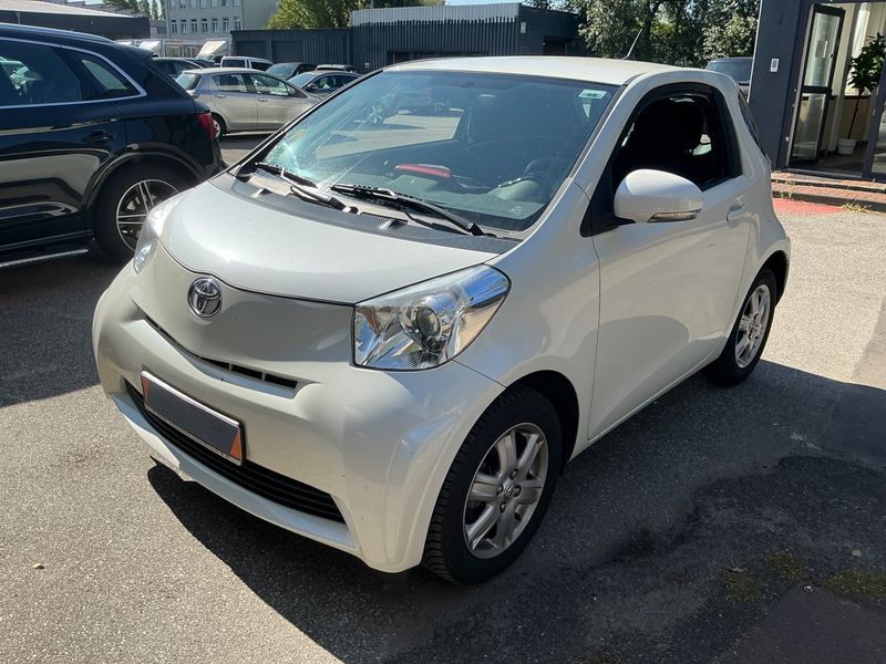 Toyota iQ 1.0 VVT-i — фото 1