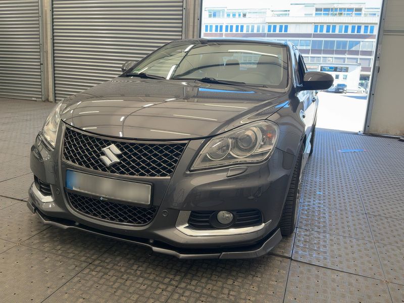 Suzuki Kizashi 2.4 — 1/8