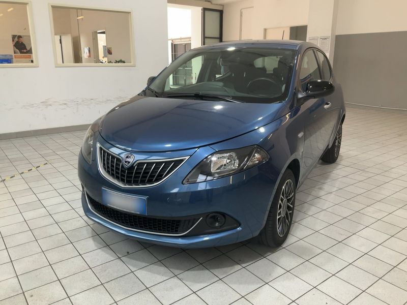 Lancia Ypsilon 1.0 Mild-Hybrid — фото 1