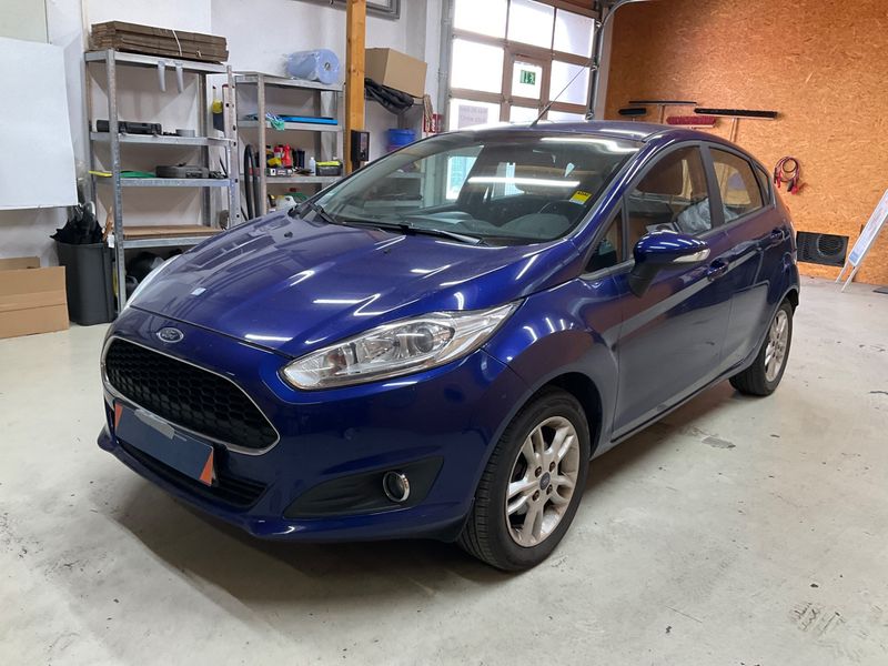 Ford Fiesta 1.0 — фото 1