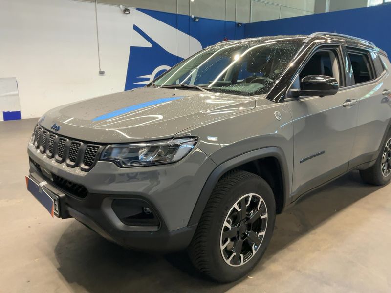 Jeep Compass 1.3 T4 4xe Plug-in Hybrid — фото 1