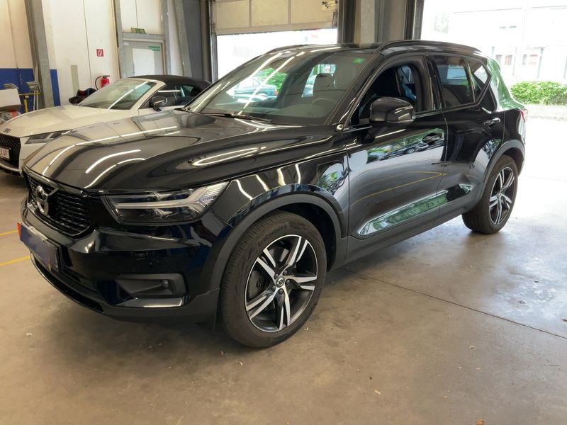 Volvo XC40 1.5 T5 Plug-in Hybrid — фото 1