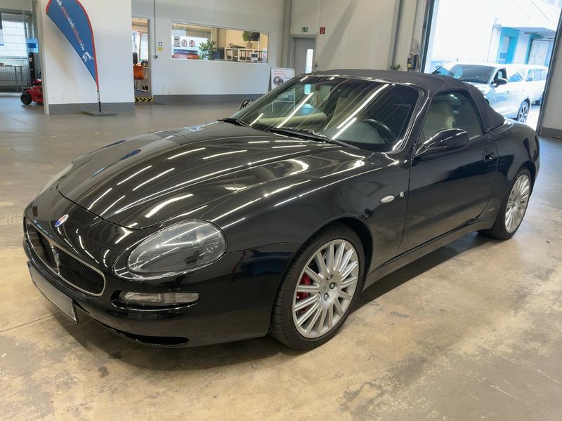 Maserati 4200 Spyder 4.2 V8 — 1/8