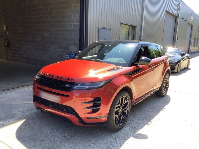 Land Rover Evoque P300e Hybrid — 1/8