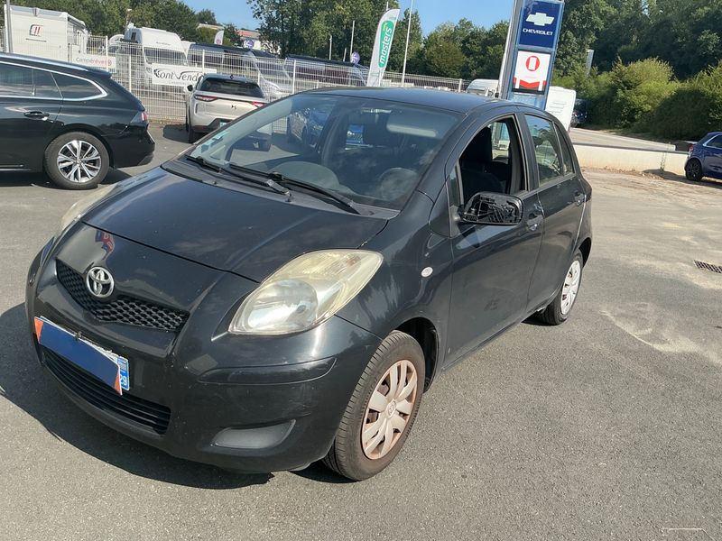 Toyota Yaris 1.0 VVT-i — 1/8