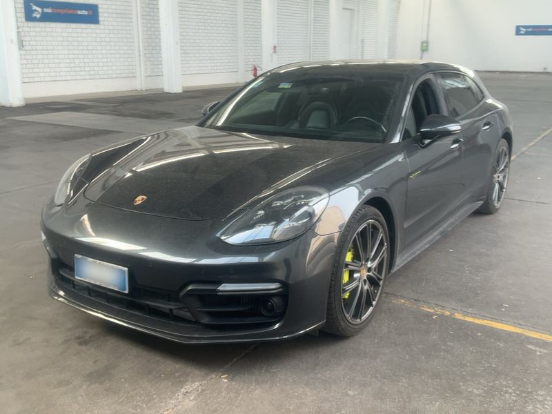 Porsche Panamera Sport Turismo 4 E-Hybrid — 1/8
