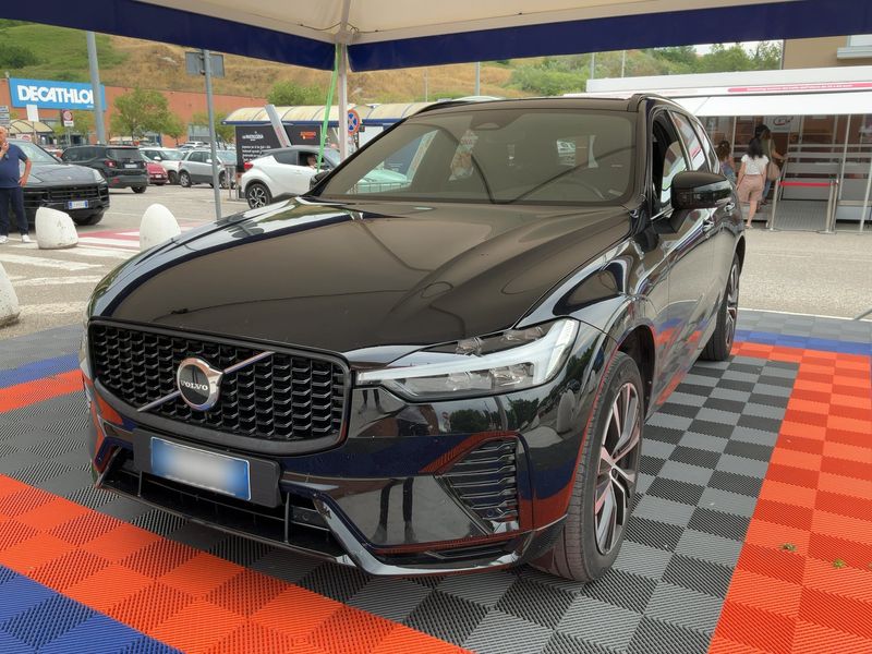 Volvo XC60 2.0 B4 Mild-Hybrid — 1/8