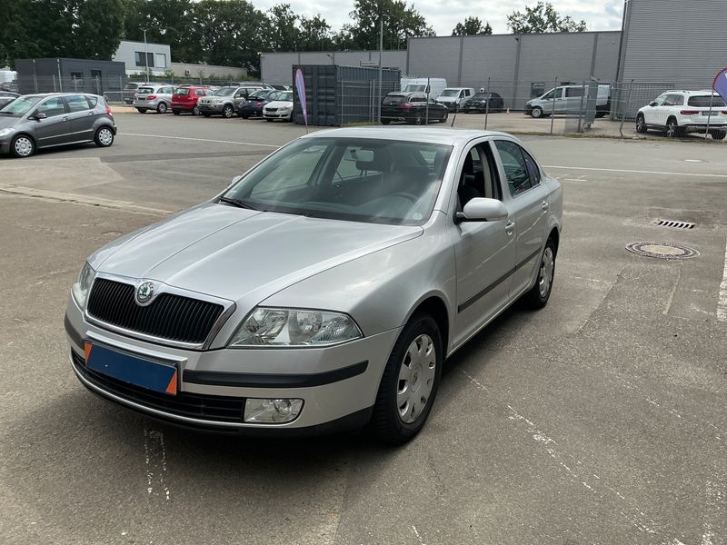 Skoda Octavia 1.6 — фото 1