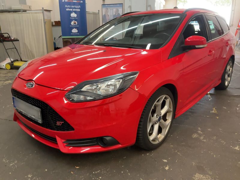 Ford Focus 2.0 EcoBoost — фото 1