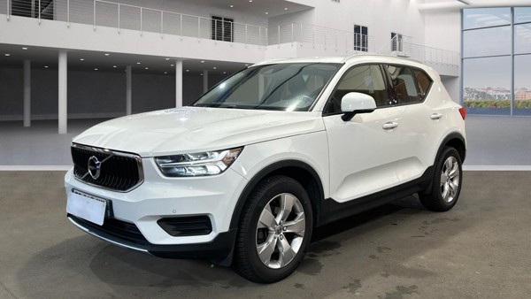 Volvo Xc40 Momentum — 1/8