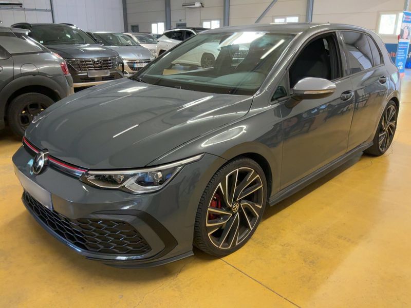 Volkswagen Golf VIII 2.0 TSI — 1/8