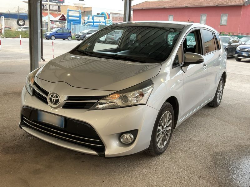 Toyota Verso 1.6 — фото 1