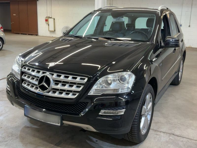 Mercedes-Benz M-Klasse ML 300 CDI — фото 1