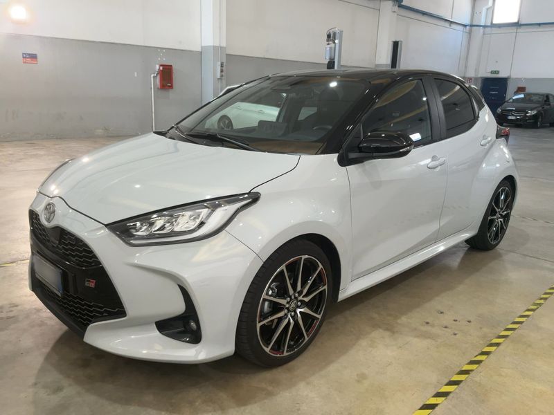 Toyota Yaris 1.5 Hybrid — 1/8
