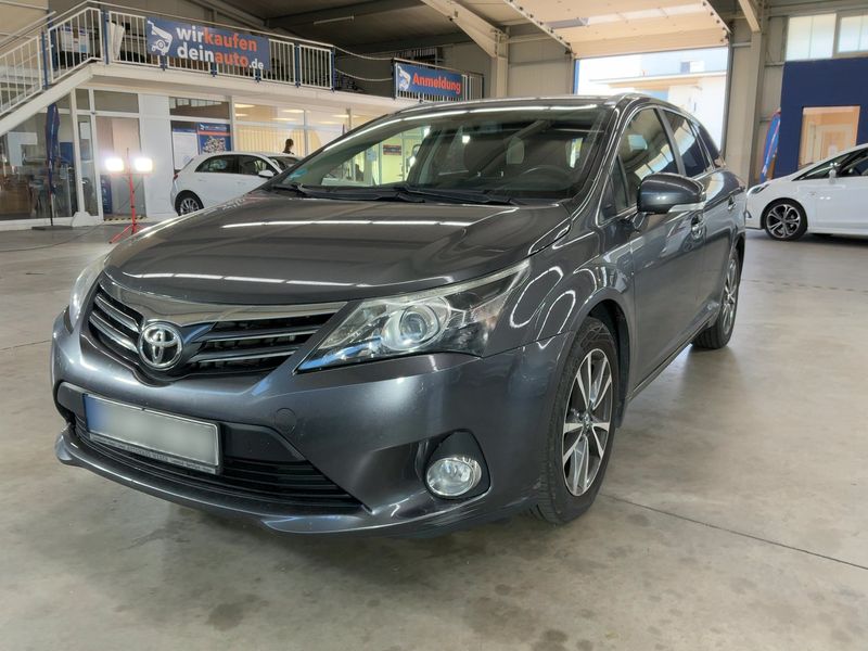 Toyota Avensis 2.0 D-4D — фото 1