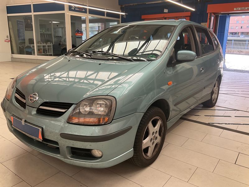 Nissan Almera 1.8 — фото 1
