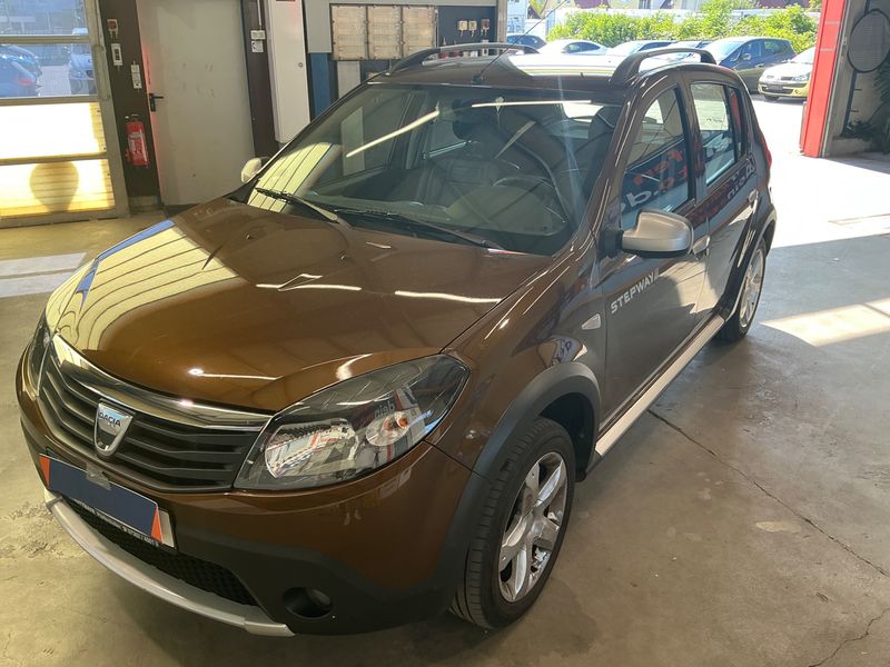Dacia Sandero 1.6 — 1/8