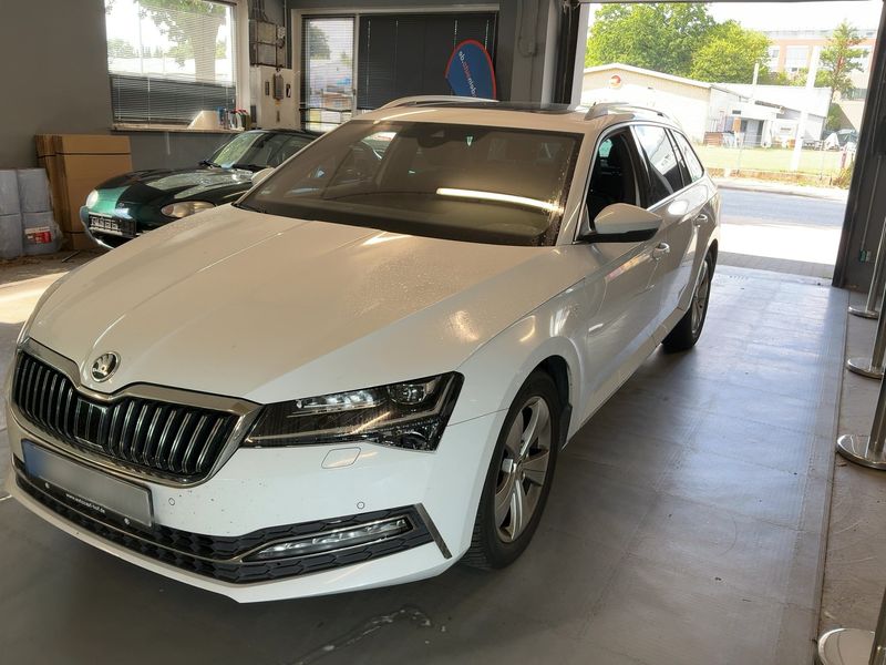 Skoda Superb 2.0 TDI — фото 1