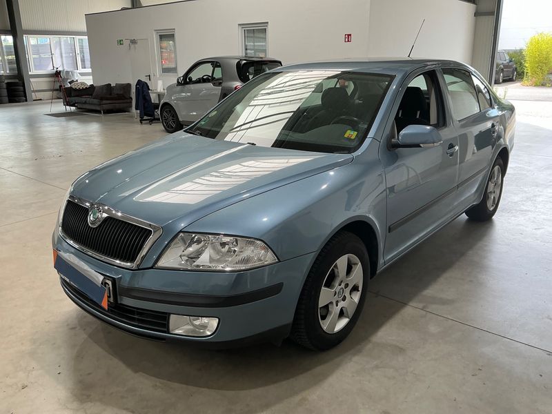 Skoda Octavia 1.6 — фото 1