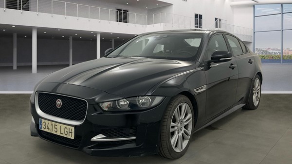 Jaguar Xe diesel — 1/8