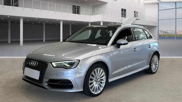 Audi A3 Ambition Luxe S tronic 6 — 1/8