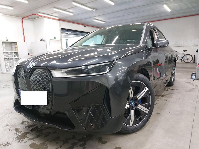BMW iX iX 40 — 1/7
