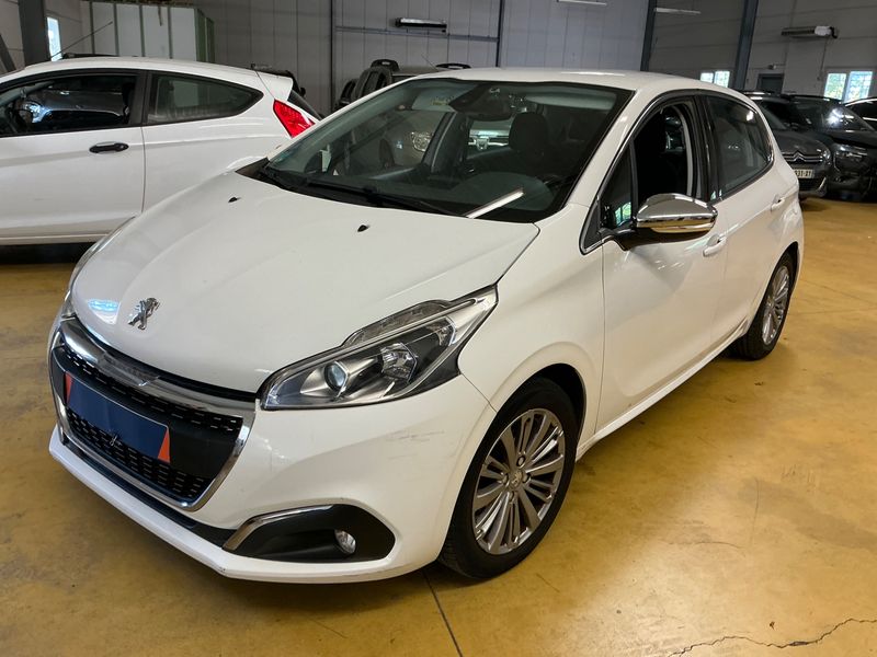 Peugeot 208 1.2 VTi — 1/8