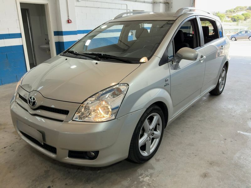Toyota Corolla Verso 2.2 D-4D — 1/8