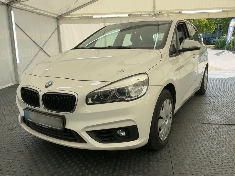 BMW 2er 218i Active Tourer — 1/8
