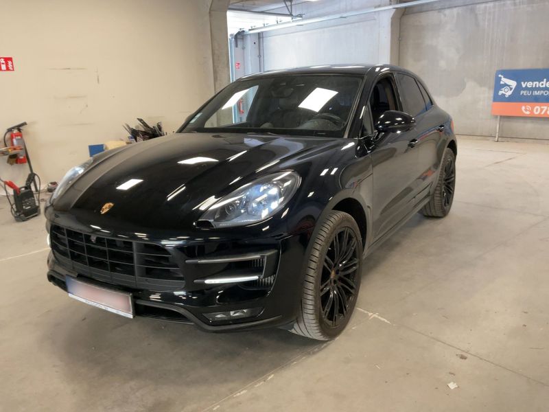 Porsche Macan Turbo — 1/8