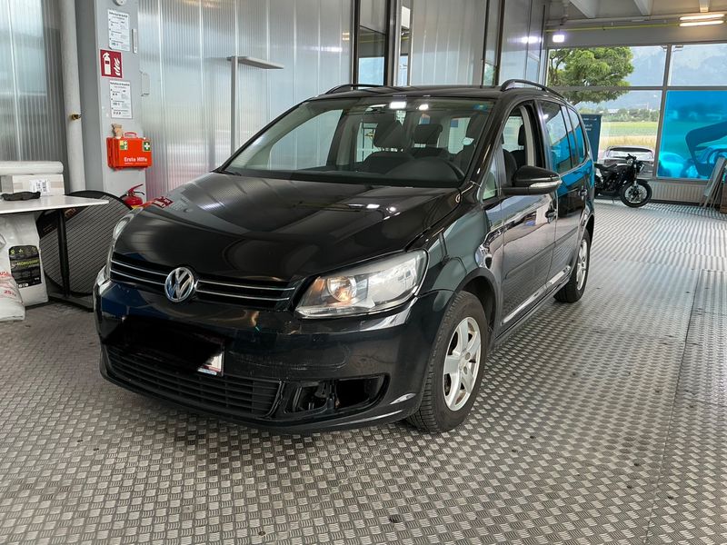 Volkswagen Touran 1.6 TDI — 1/8