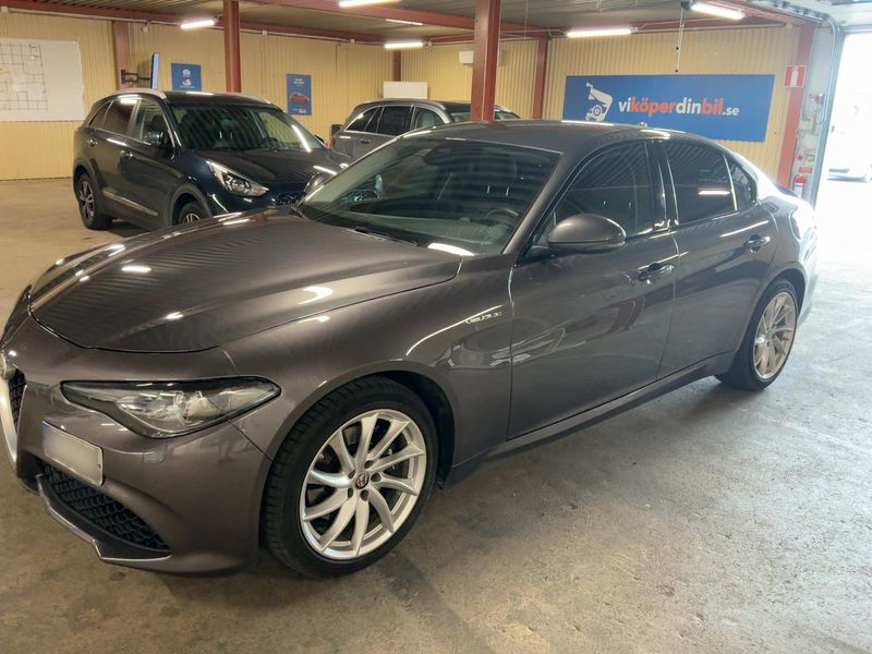 Alfa Romeo Giulia 2.0 Turbo — фото 1