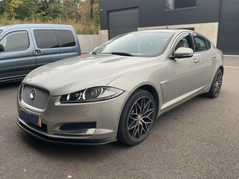 Jaguar XF 2.2 D — 1/8
