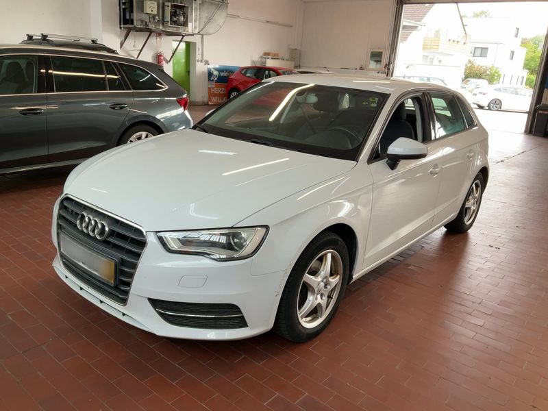 Audi A3 Sportback 1.6 TDI — фото 1
