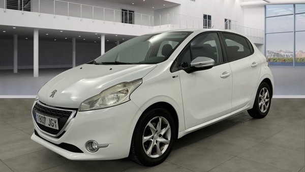 Peugeot 208 — 1/8