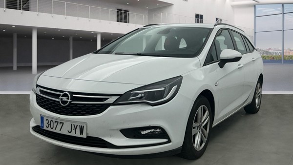 Opel Astra sports tourer diesel — 1/8