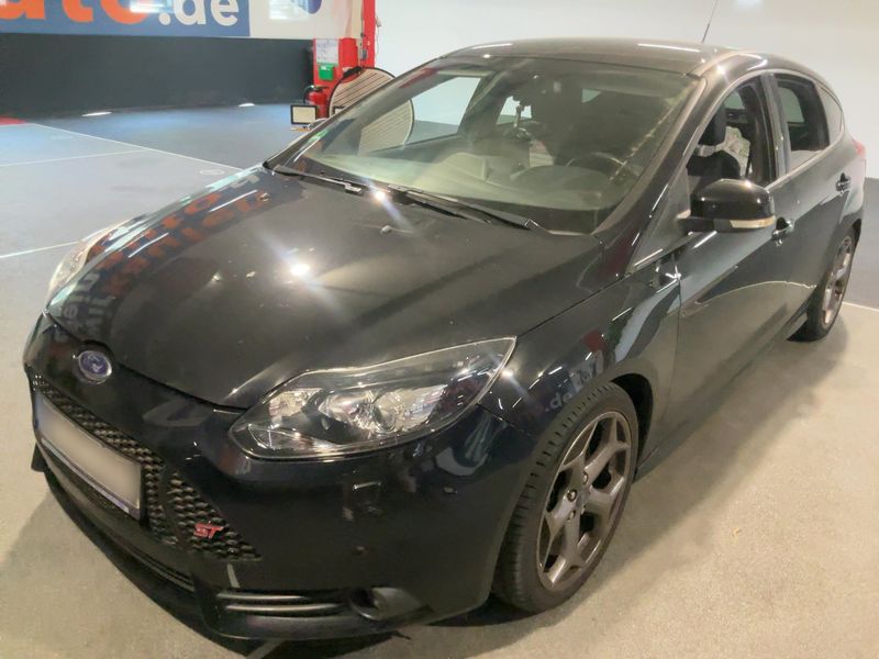 Ford Focus 2.0 EcoBoost — 1/8
