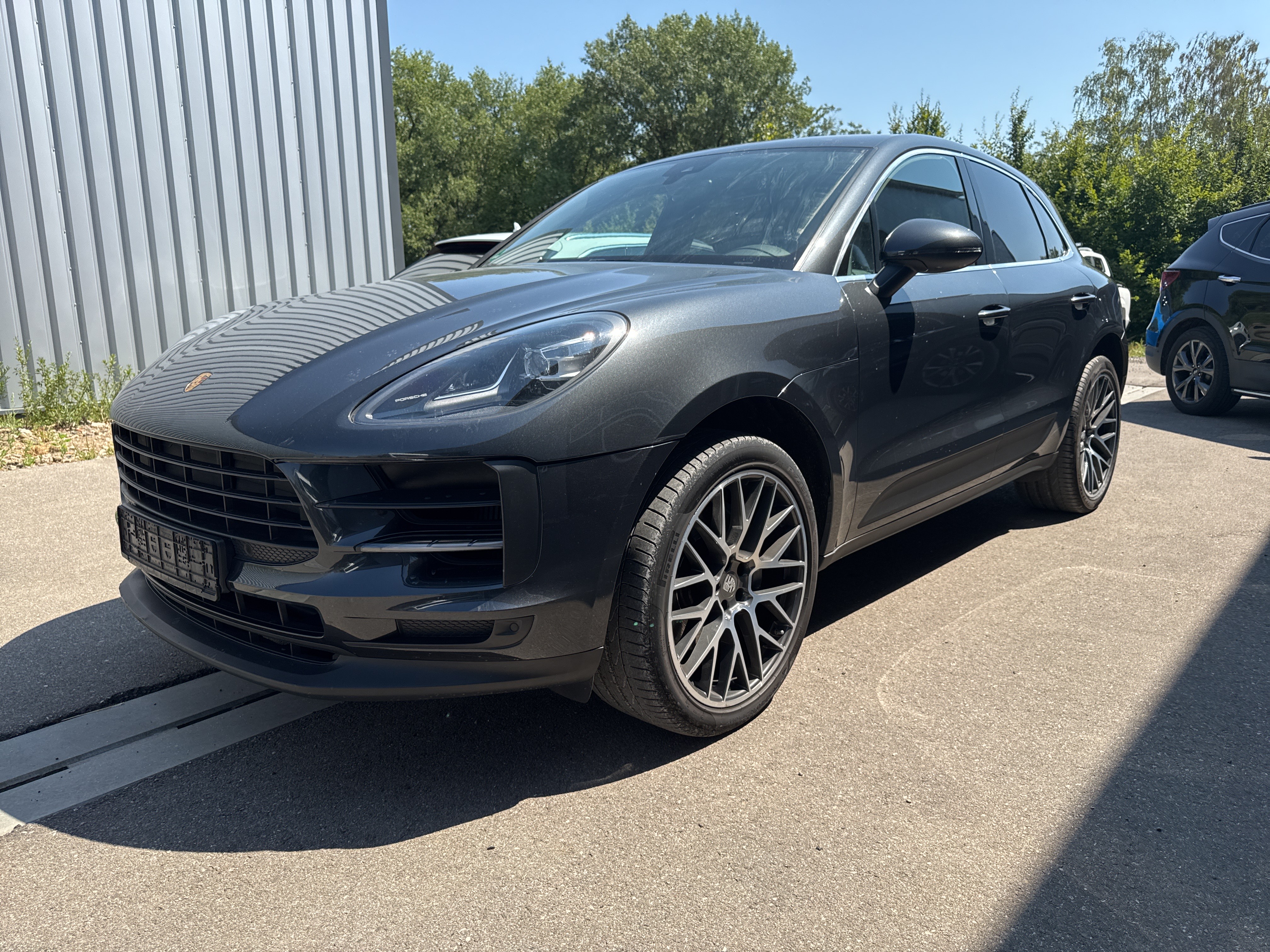 Porsche Macan S — 1/8