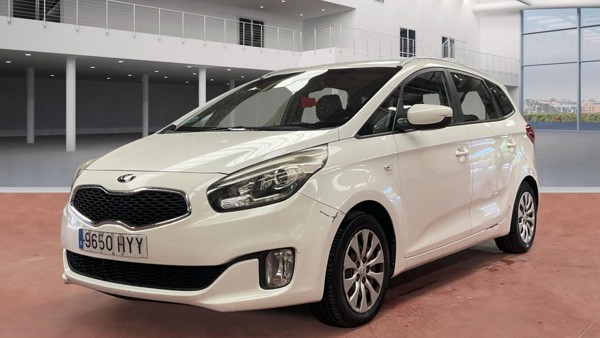 Kia Carens — 1/8