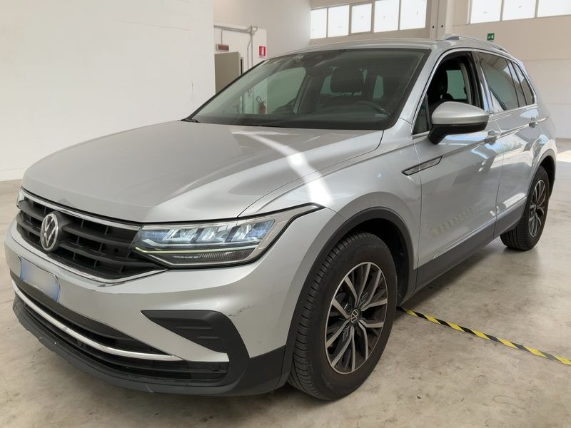 Volkswagen Tiguan 2.0 TDI — 1/8
