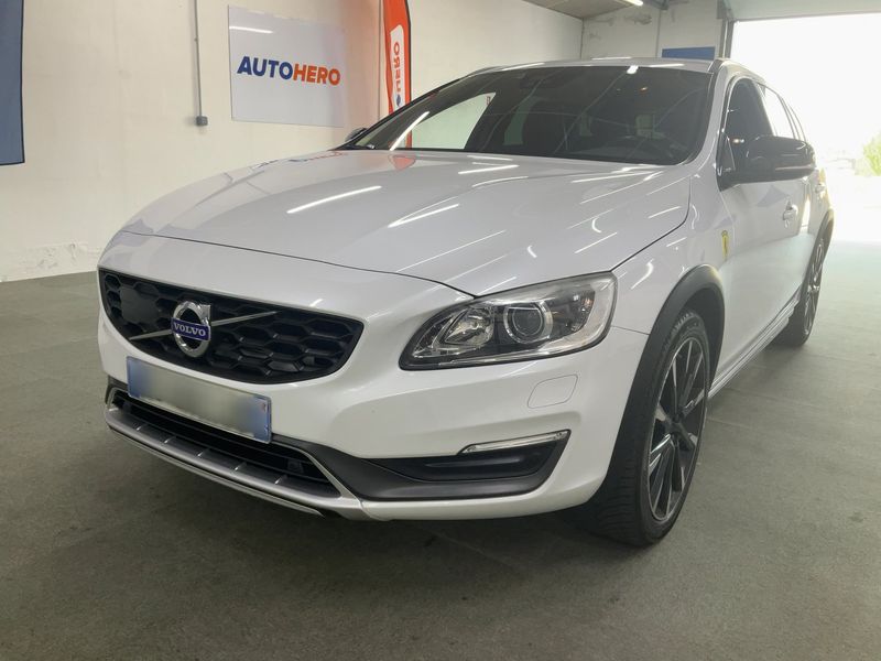 Volvo V60 Cross Country 2.0 D3 — 1/8