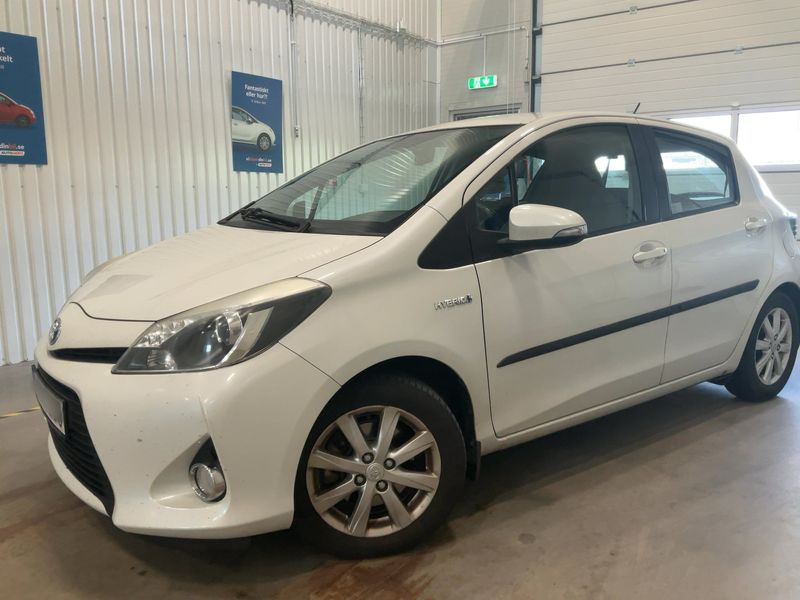 Toyota Yaris 1.5 Hybrid — фото 1